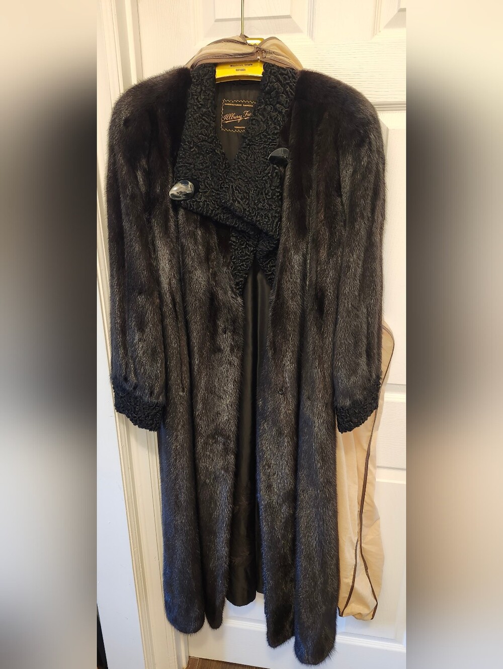 Vintage Women's Mink Fur Coat - Black